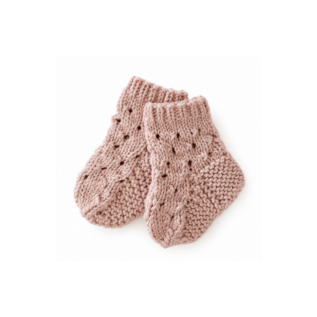 Handgestrickte Babysöckchen aus Bio-Merinowolle