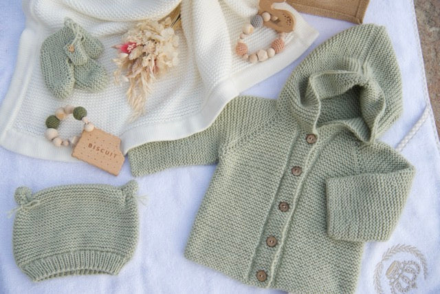 Strickjacke mit Kapuze Handmade in Germany - Einzelanfertigung