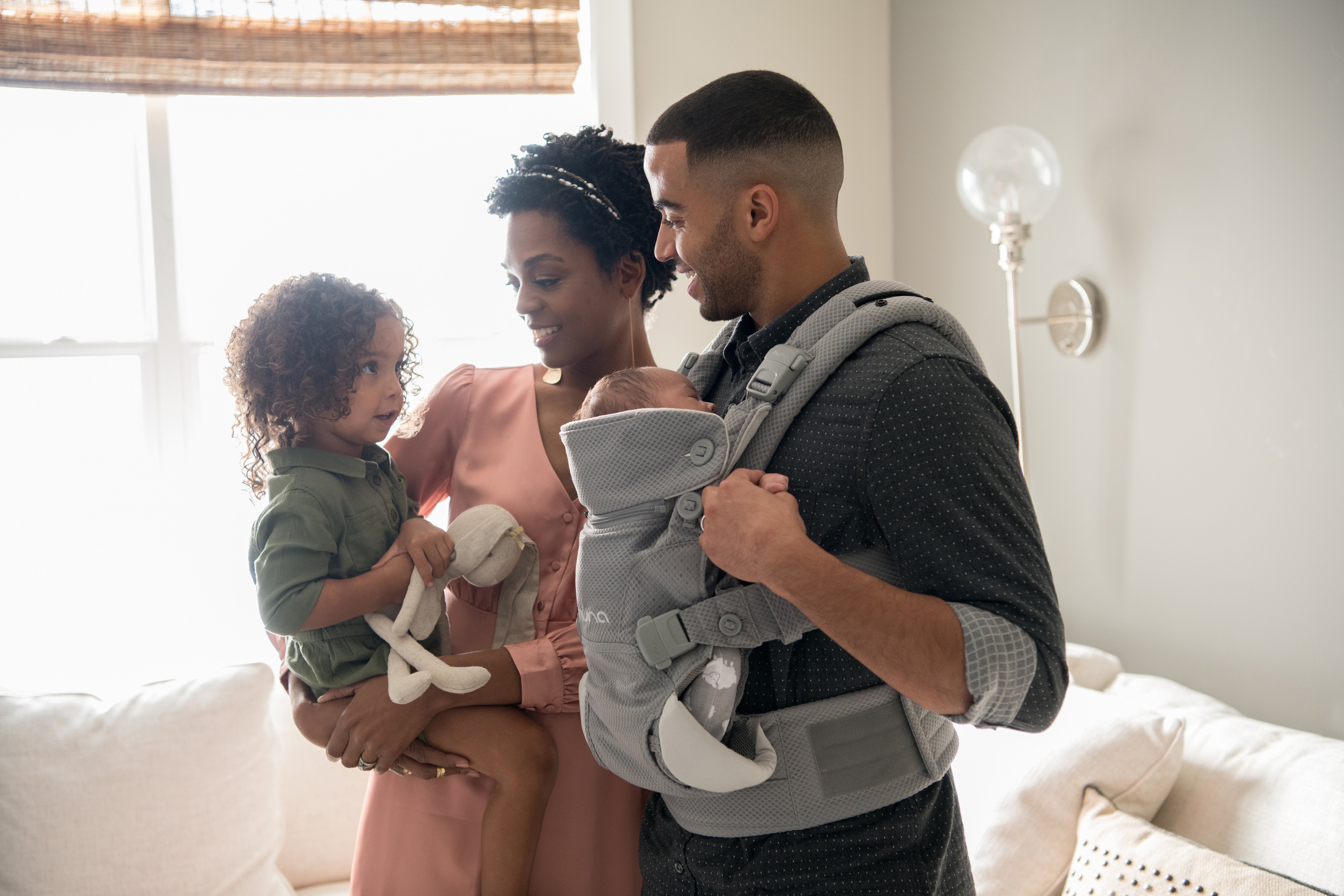 Entdecke, worauf es bei einer Babytrage ankommt und lerne die Nuna CUDL luxe und Nuna CUDL clik kennen – für Nähe, Komfort und Flexibilität im Familienalltag.