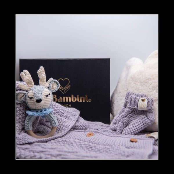"Cloudy Moments" – Geschenkbox für Neugeborene mit Decke, Rassel, Söckchen & Wärmekissen