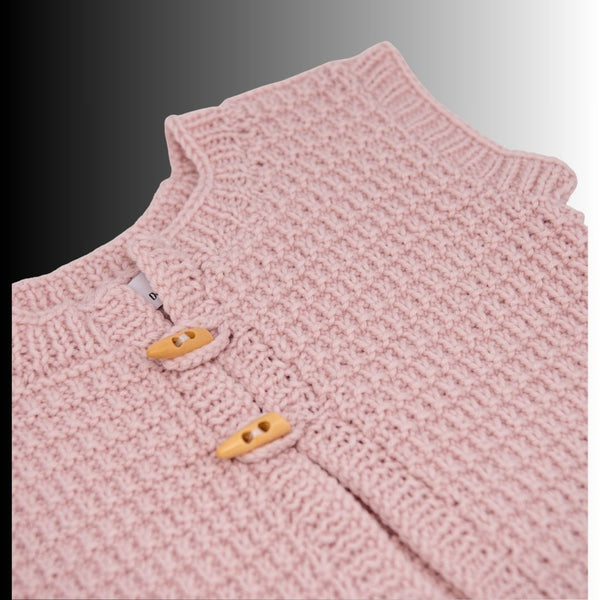 Baby Strickweste aus Bio-Merinowolle – weich, zeitlos & handgemacht