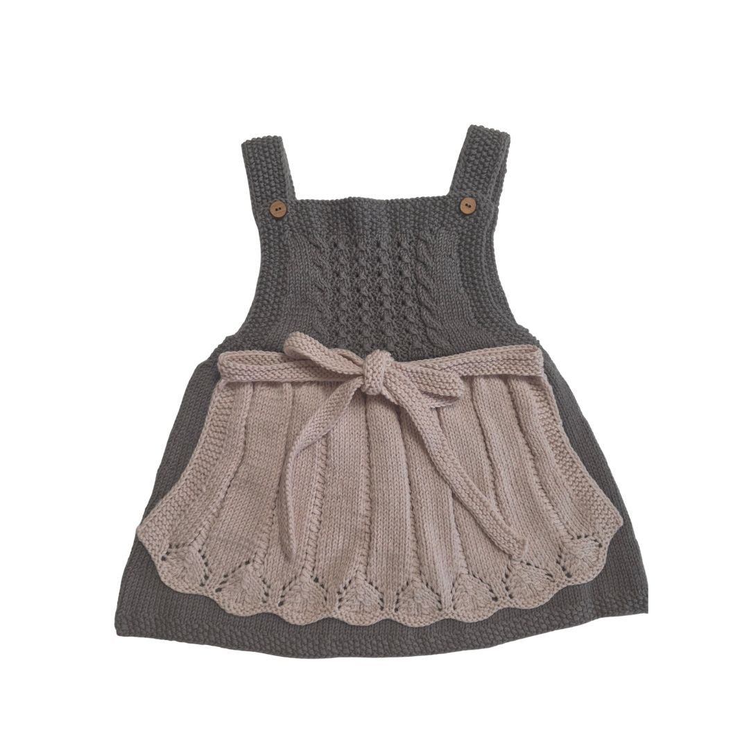Dirndl-Komplettset – Trägerkleid mit Schürze, handgestrickt