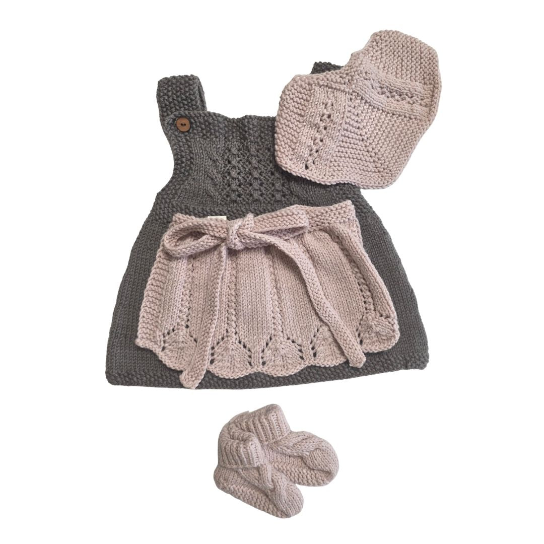 Dirndl-Komplettset – Trägerkleid mit Schürze, handgestrickt