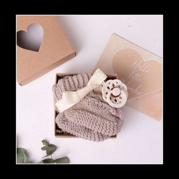 Baby's erste Schritte mit Schnuller - Geschenkbox zur Geburt