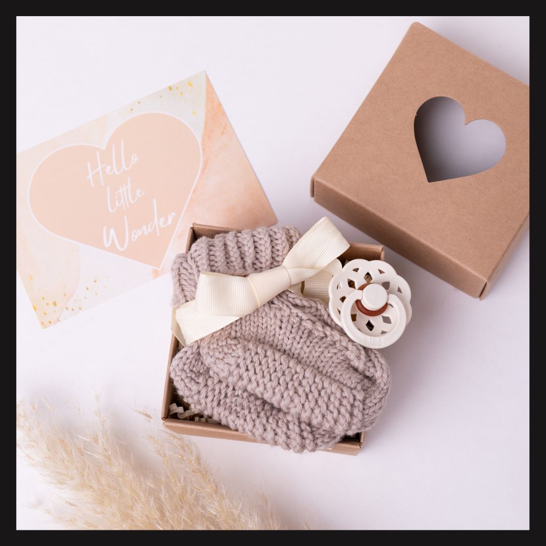 Baby's erste Schritte mit Schnuller - Geschenkbox zur Geburt