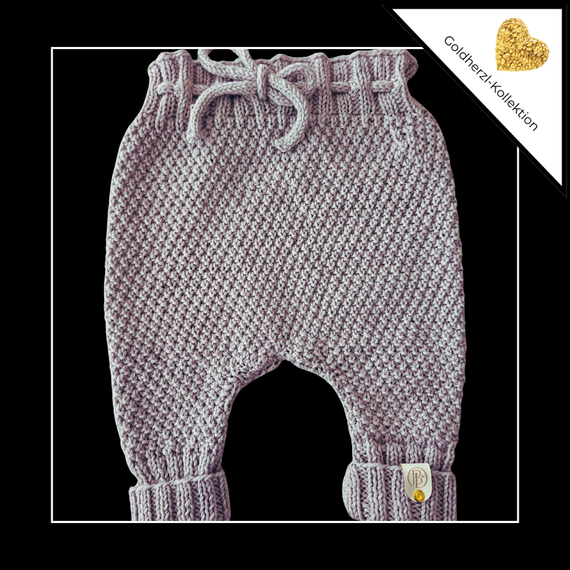 Goldherzl – handgestrickte Babyhose aus feinster Bio-Merinowolle