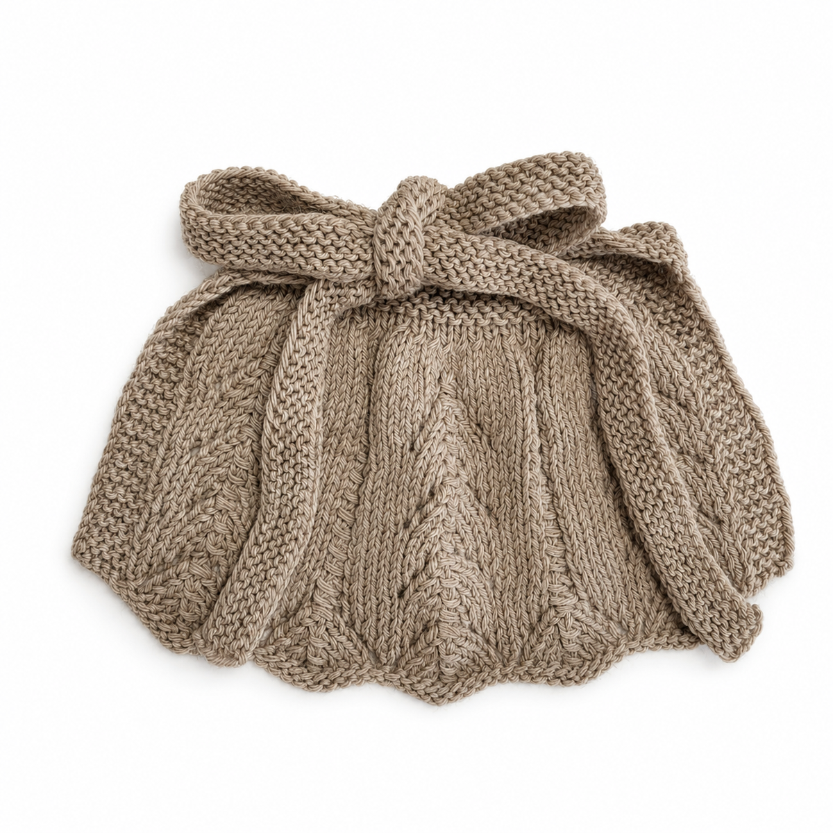 Strick-Schürze mit Zopfmuster, handgestrickt